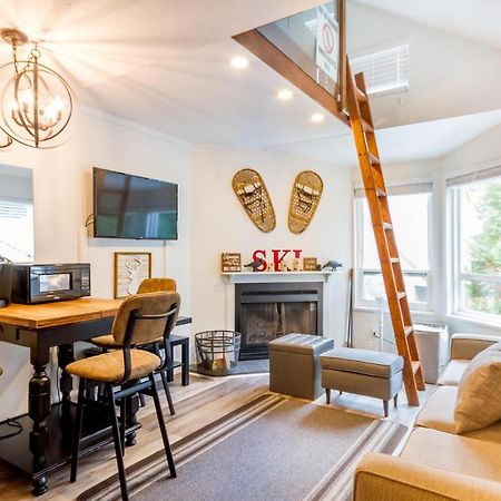 Cute And Cozy, Walk To Gondola Ski In Out Whistler Exterior foto